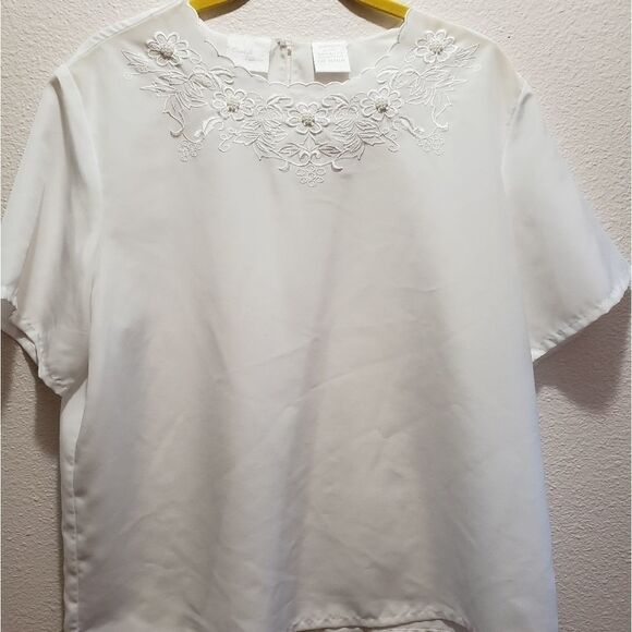 Elizabeth Williams, White beaded blouce, L - Picture 1 of 3